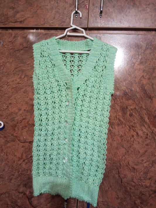Sleevesless crochet sweater